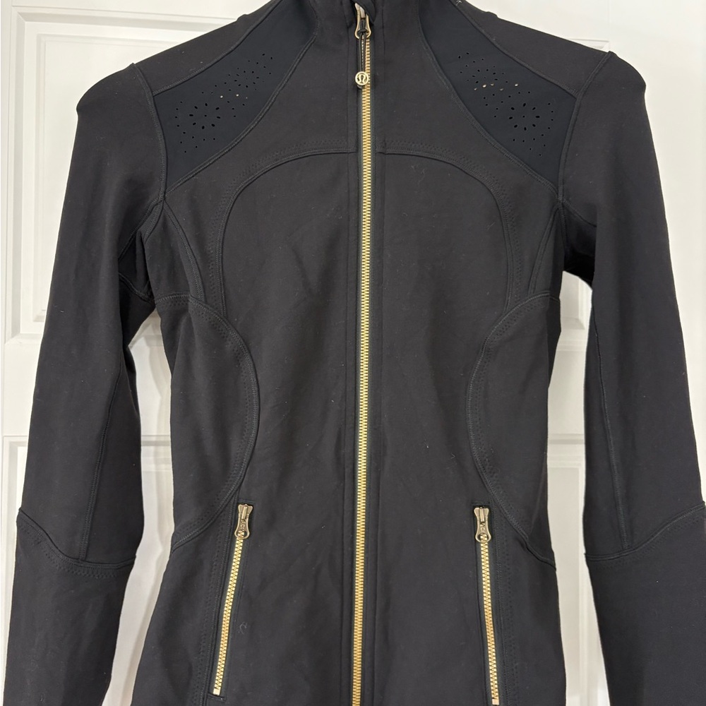 Lululemon Forme Jacket II *Laser-Cut  size 6